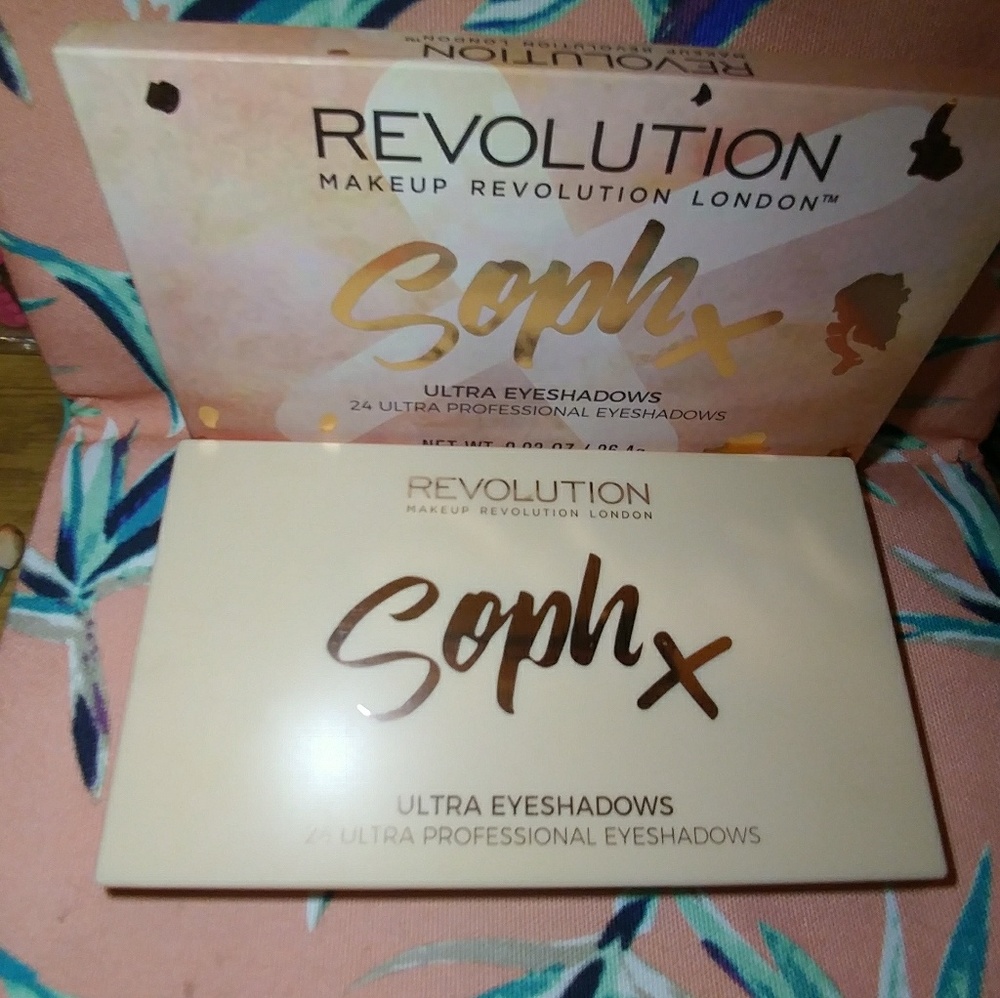 ⭐Makeup Revolution Sophx palette